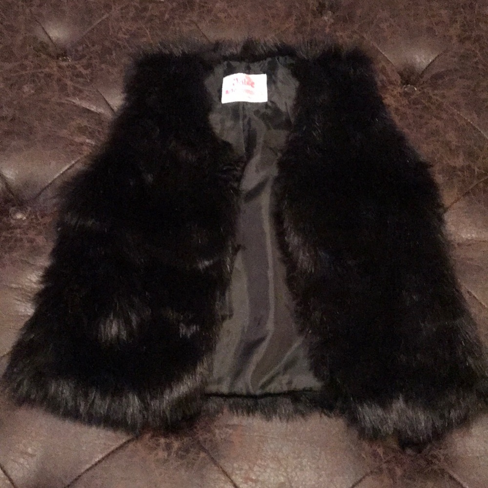 Girls black justice furry vest size 8/10